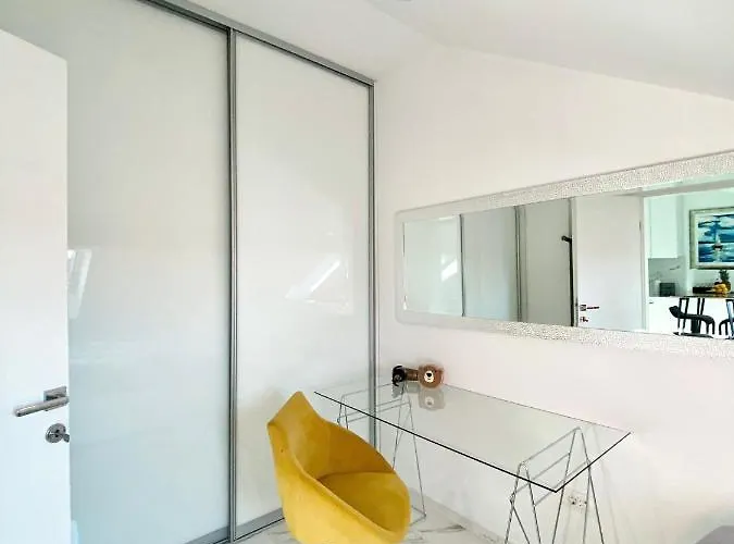 New Summer Daire Kastela
